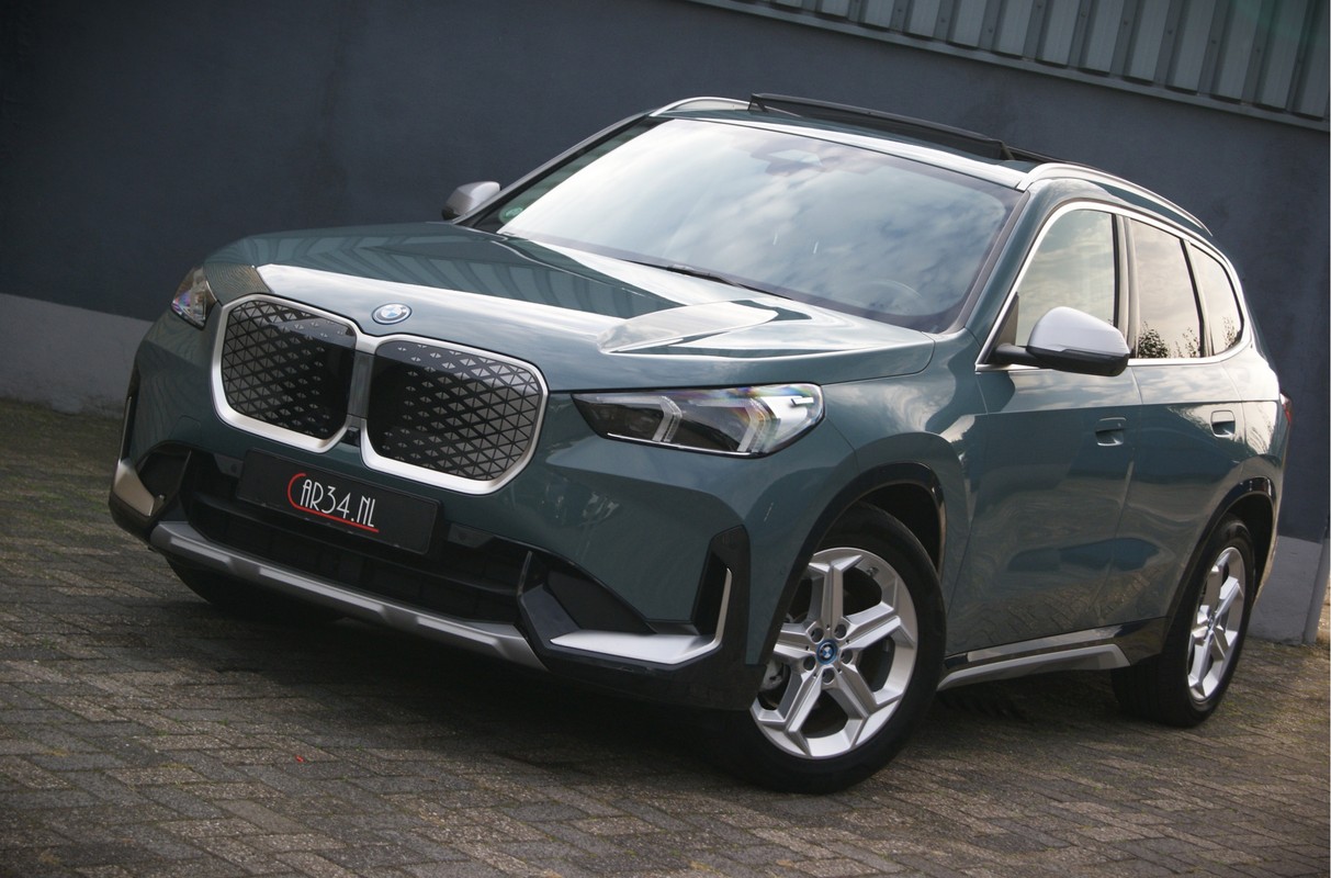 BMW iX1