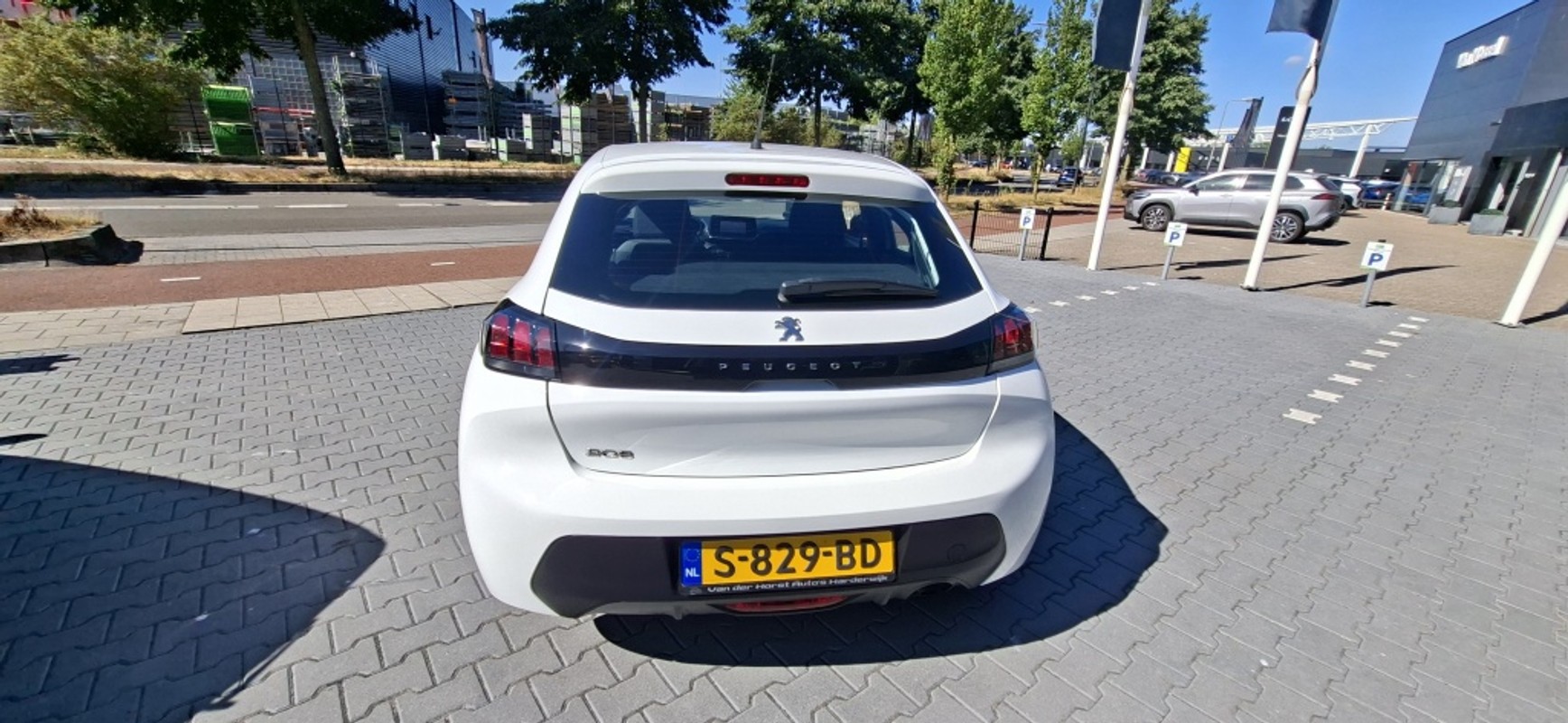 Peugeot 208