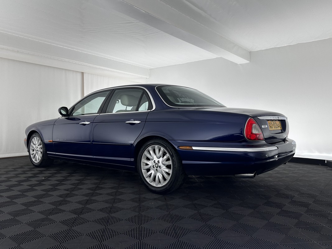 Jaguar XJ