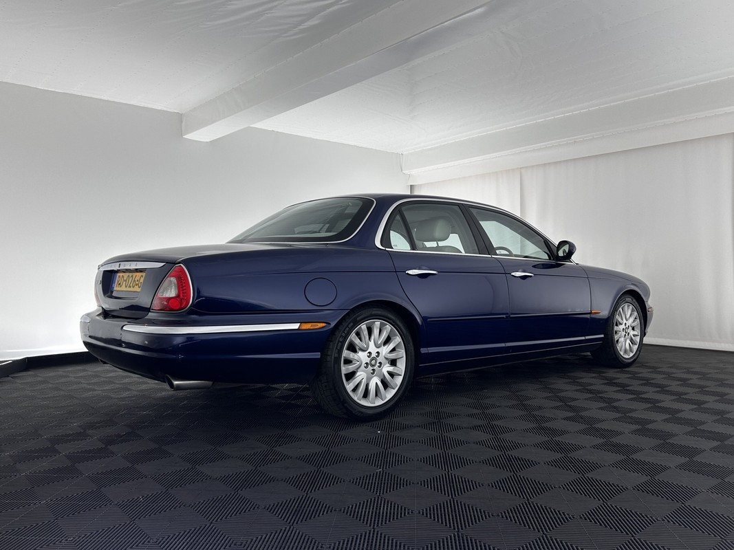 Jaguar XJ