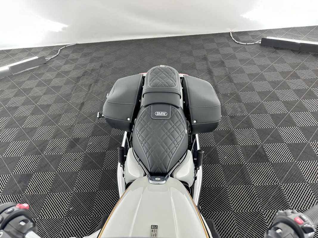 BMW R 18