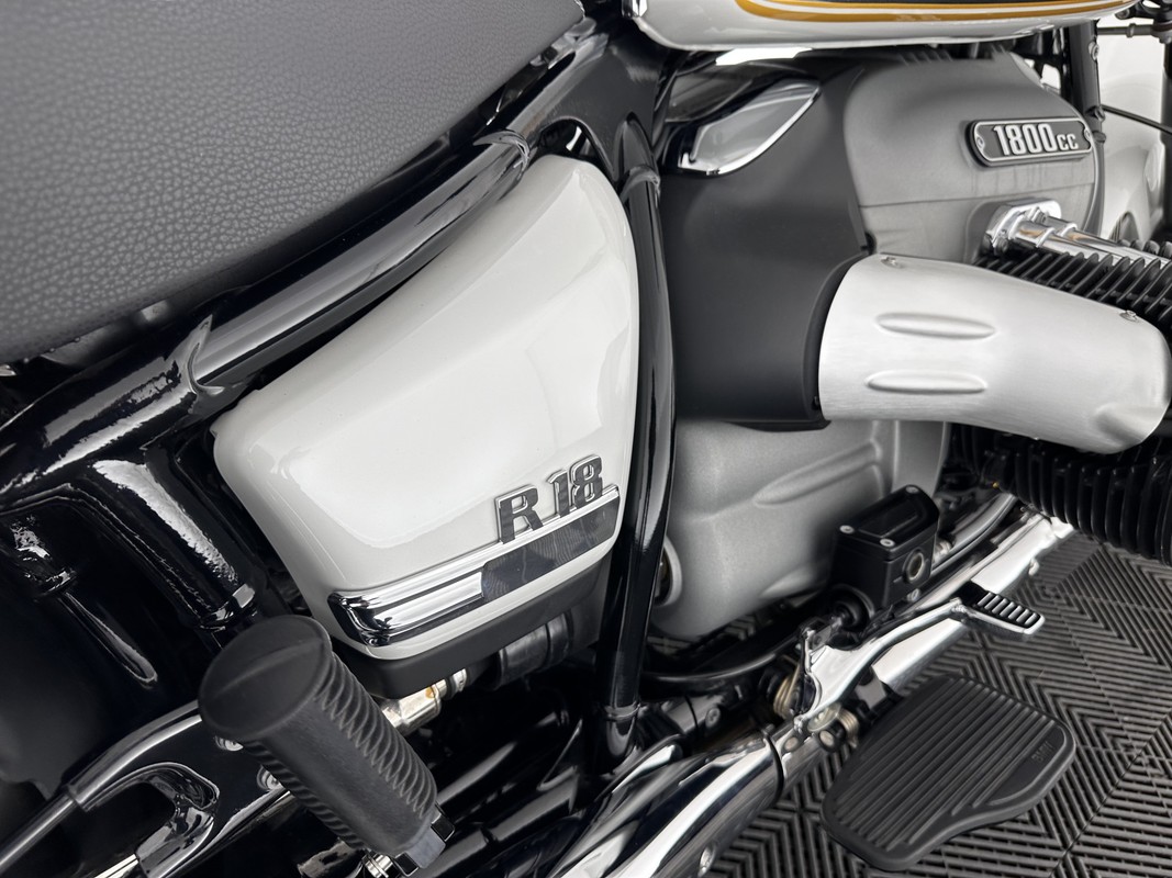 BMW R 18