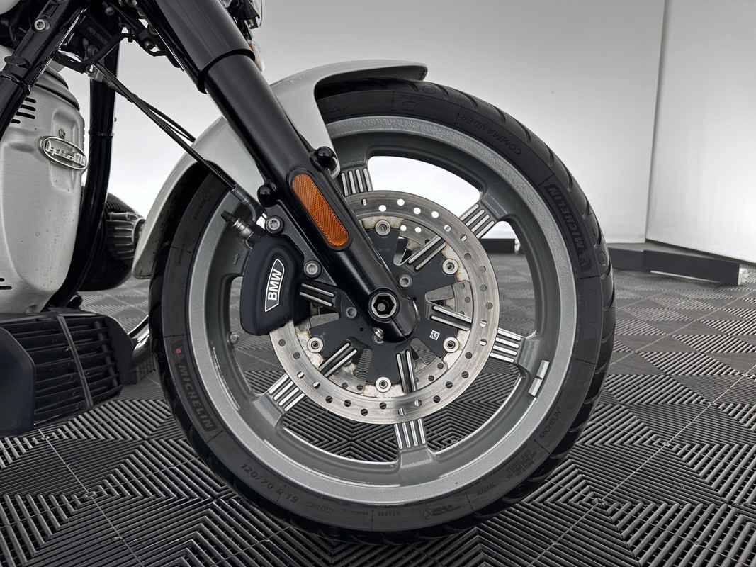BMW R 18