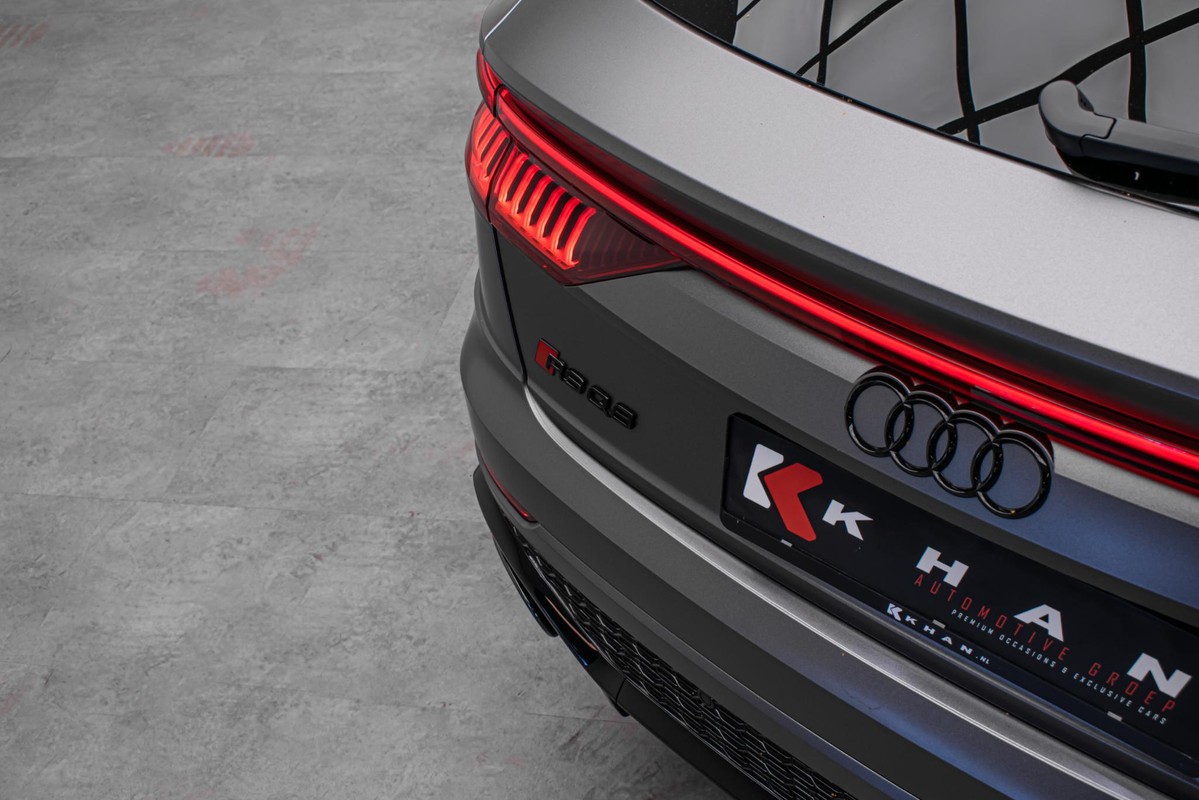 Audi RSQ8