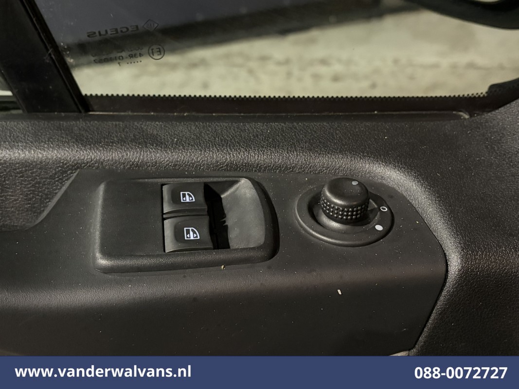 Nissan NV300