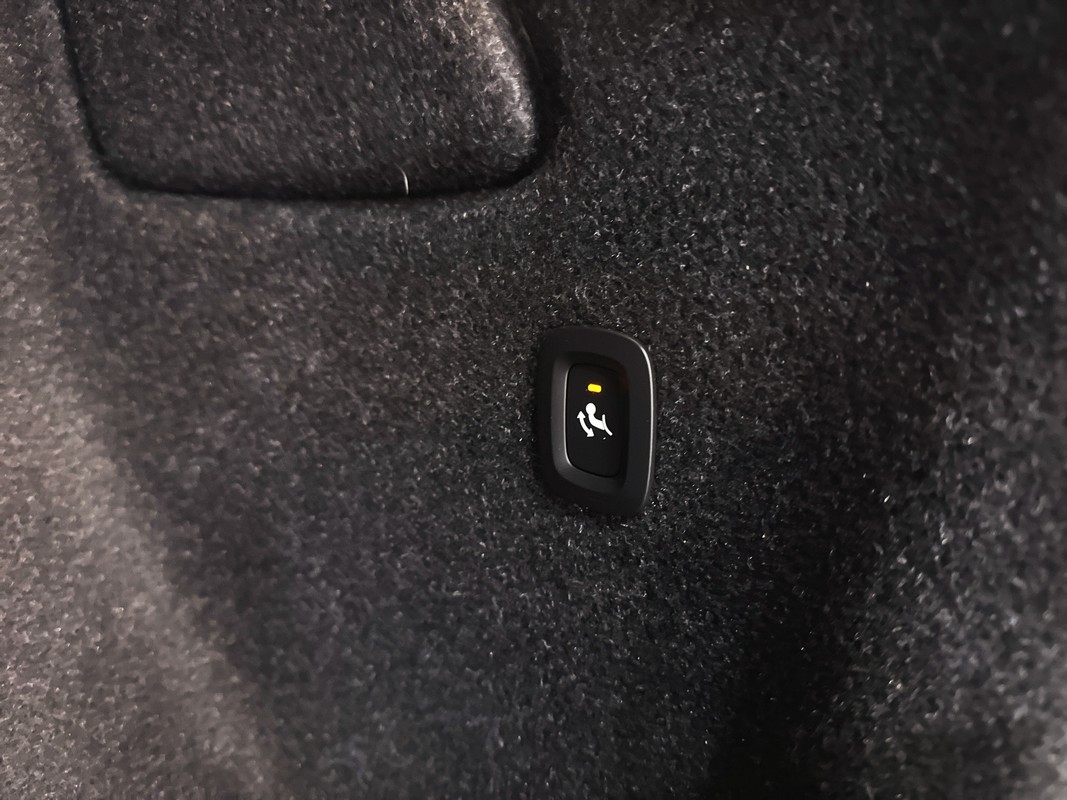 Volvo EX40