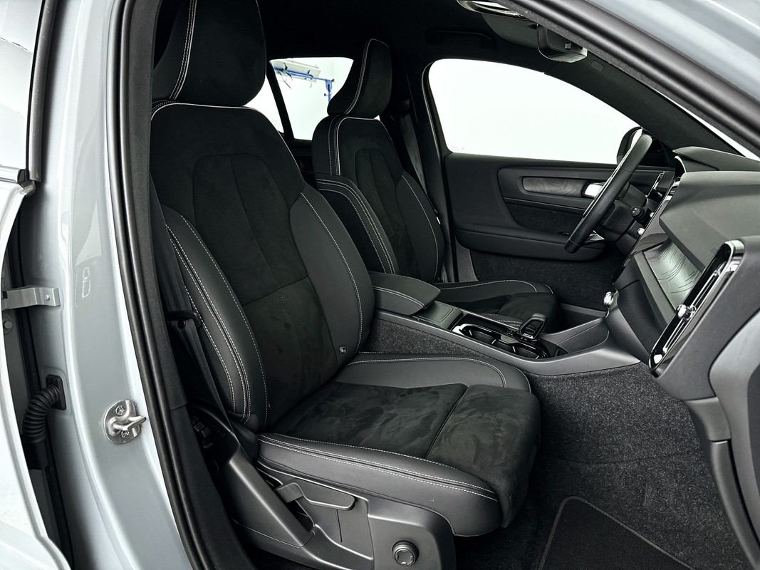 Volvo EX40