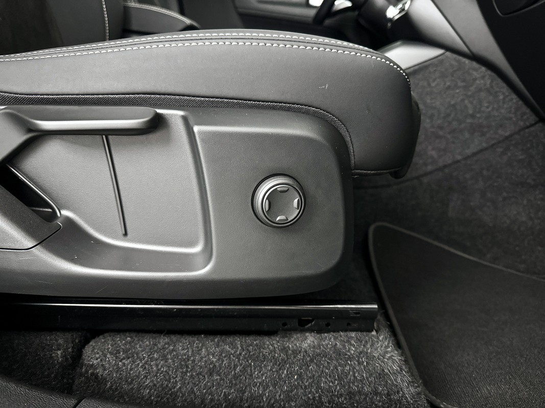 Volvo EX40