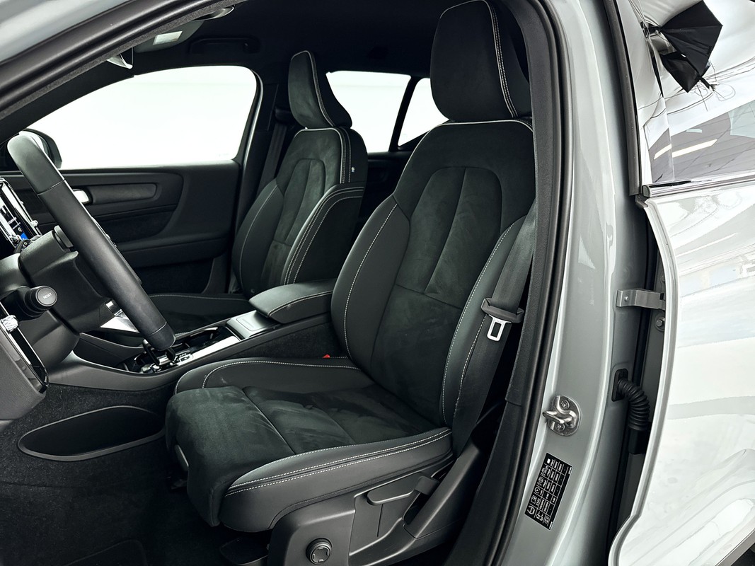 Volvo EX40