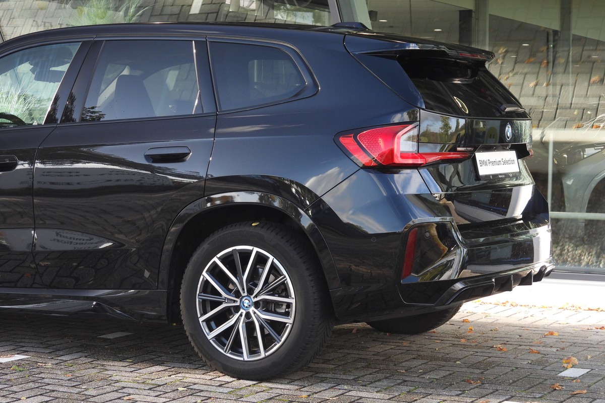 BMW iX1