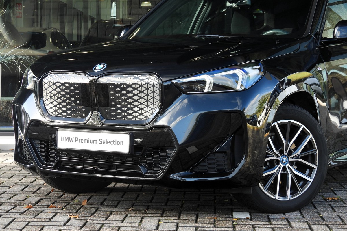 BMW iX1