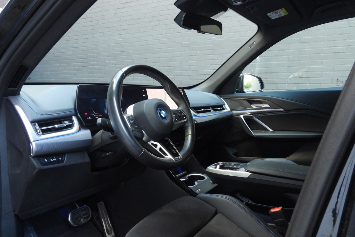 BMW iX1
