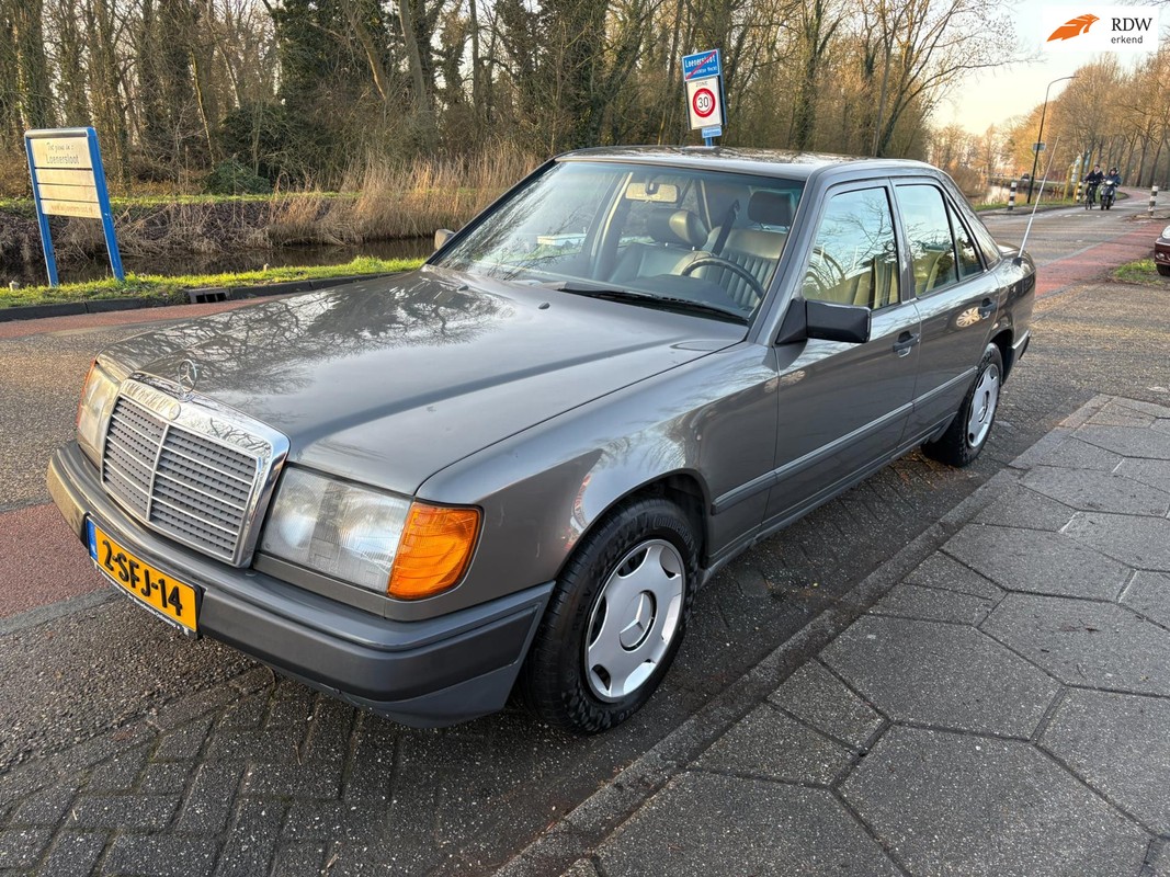 Mercedes-Benz 300
