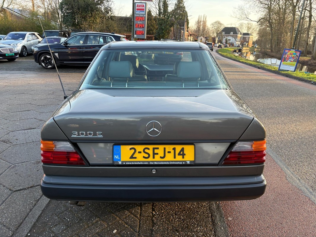 Mercedes-Benz 300