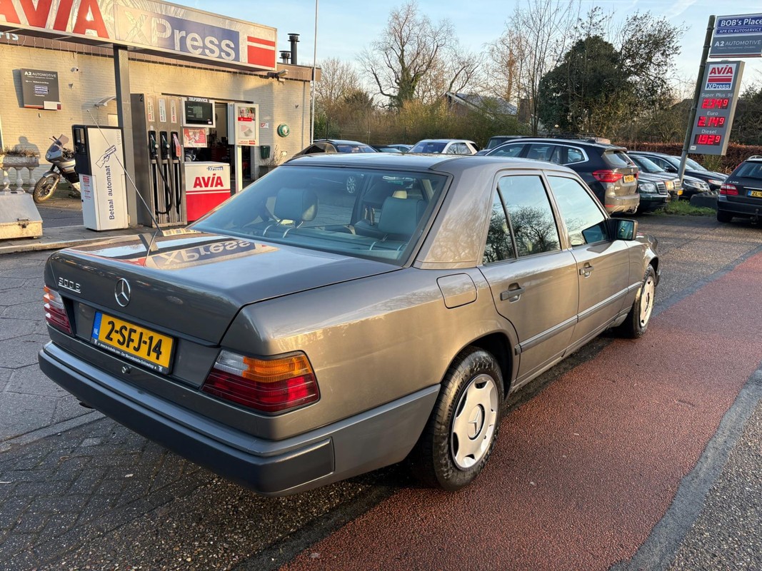 Mercedes-Benz 300