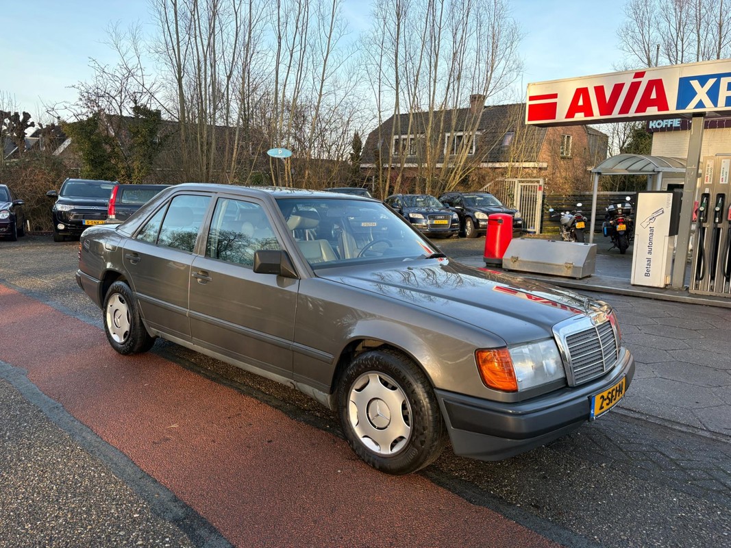 Mercedes-Benz 300