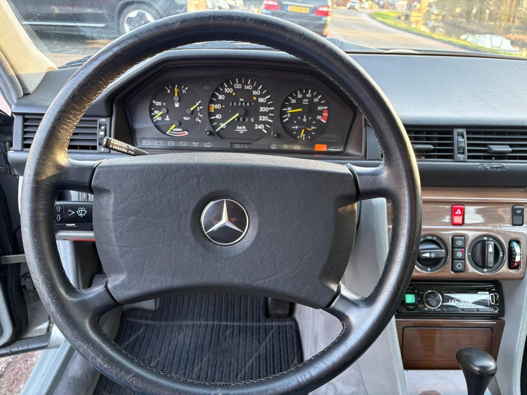 Mercedes-Benz 300