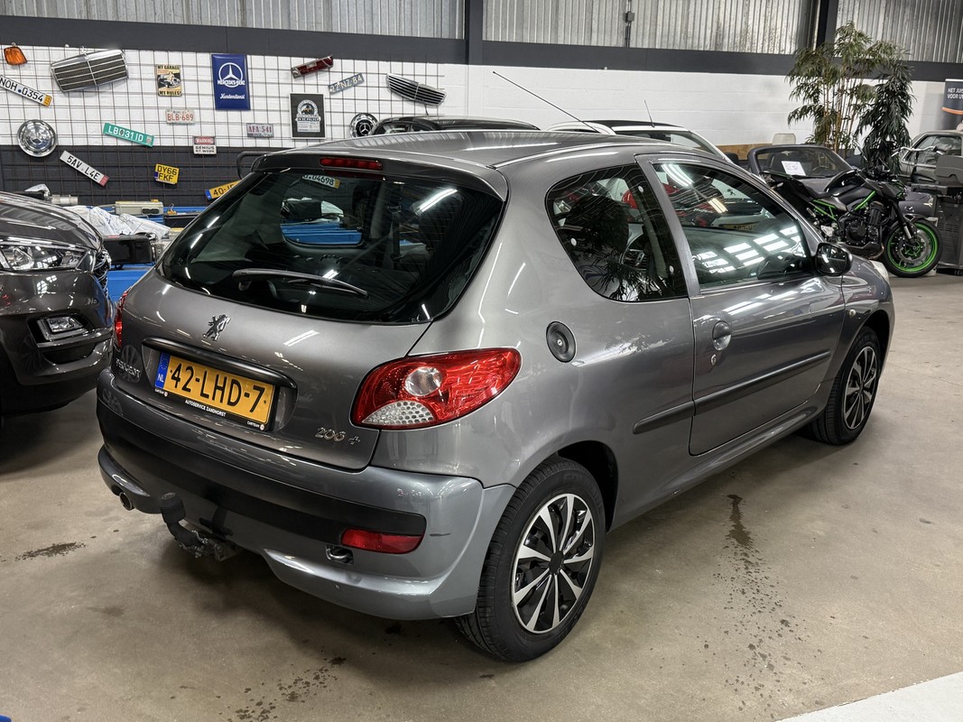 Peugeot 206