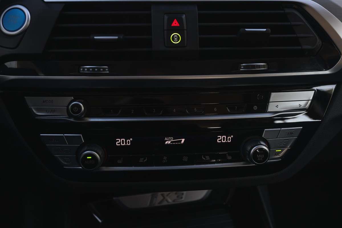 BMW iX3