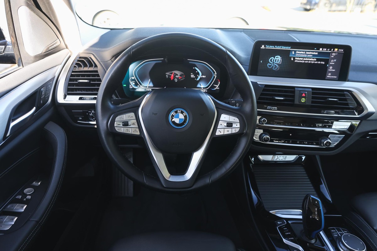 BMW iX3