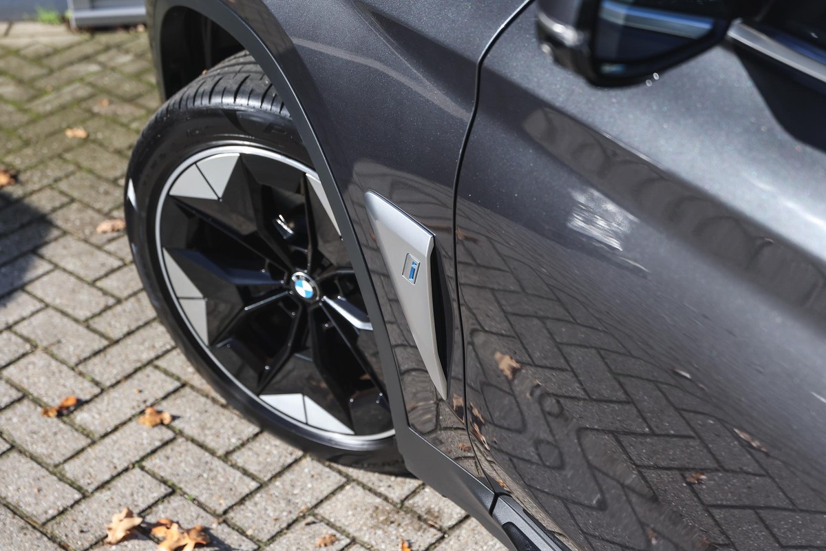 BMW iX3