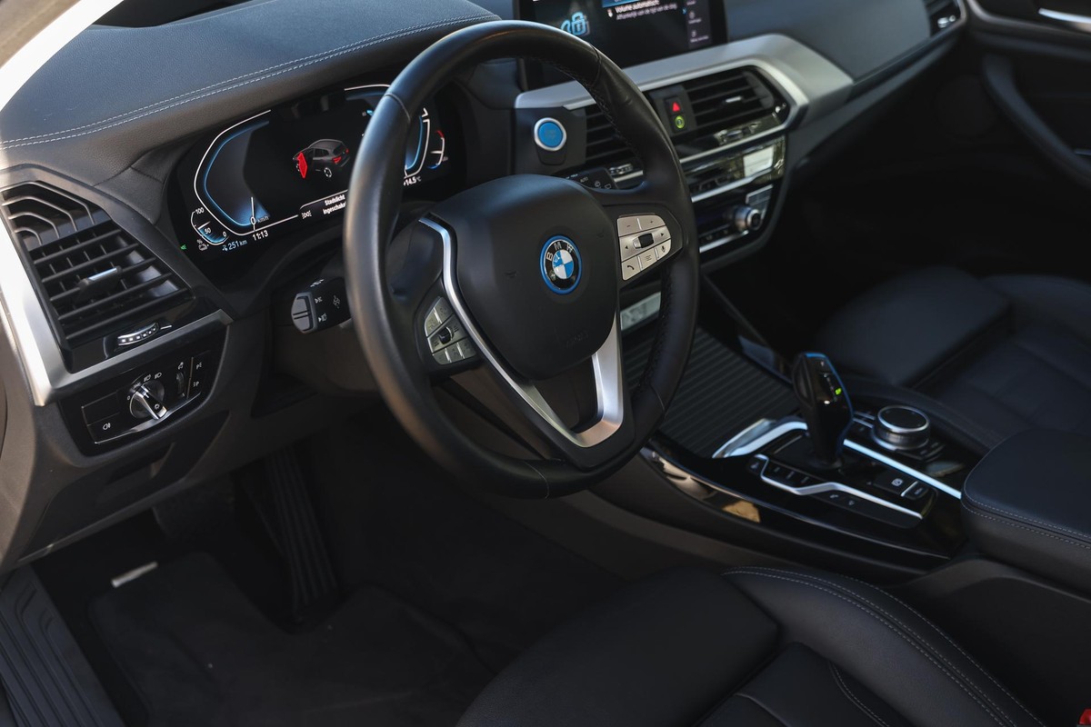 BMW iX3