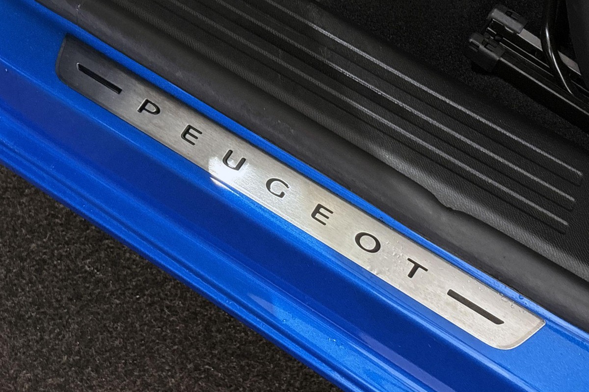 Peugeot e-2008
