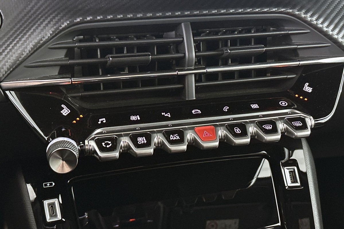Peugeot e-2008