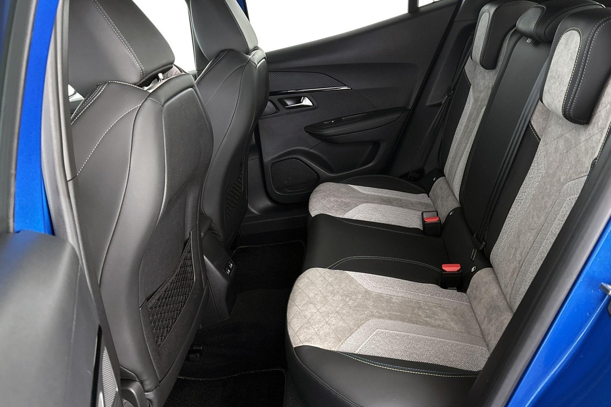 Peugeot e-2008