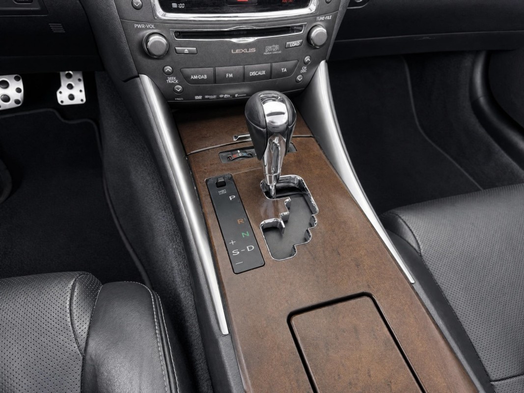 Lexus IS