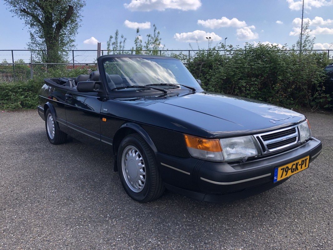 Saab 900
