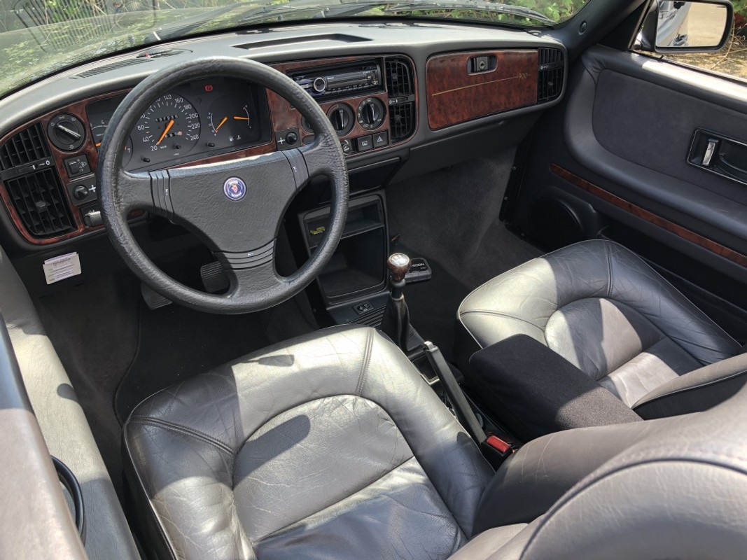 Saab 900