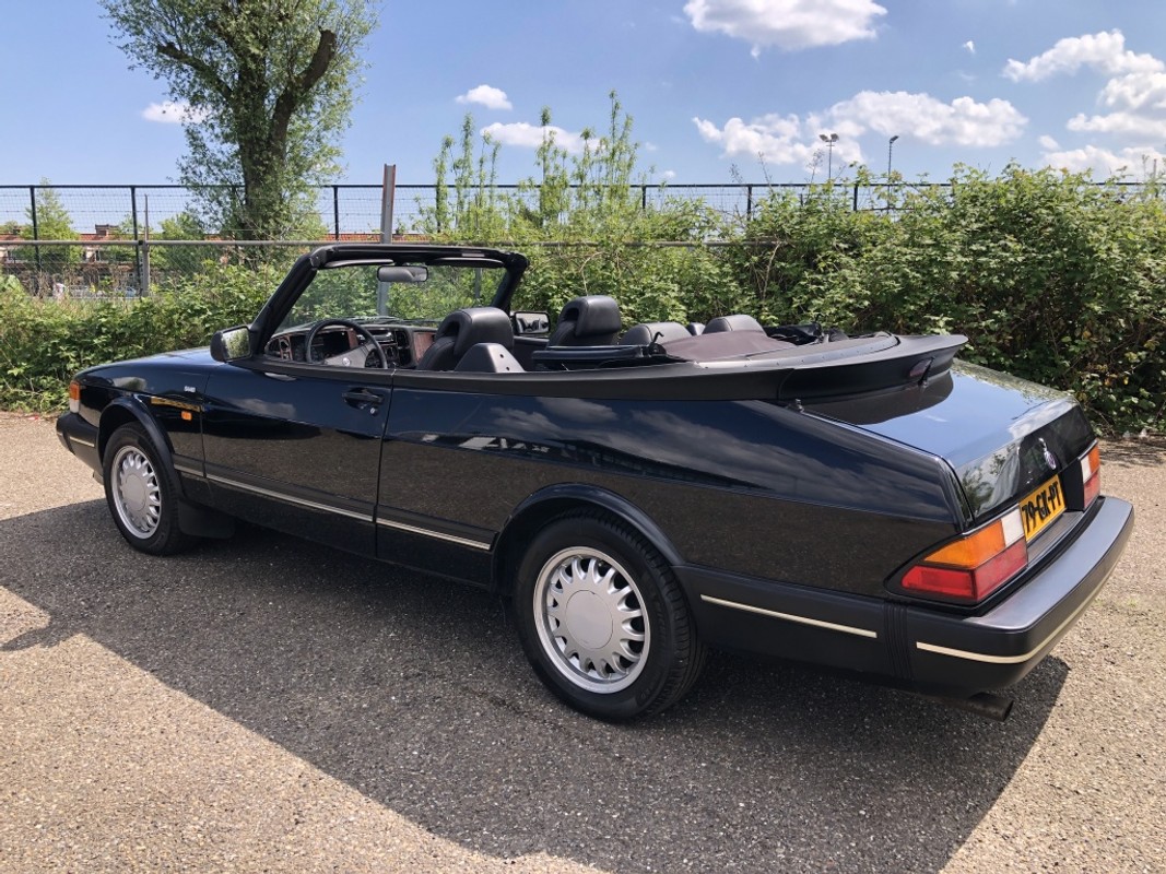Saab 900