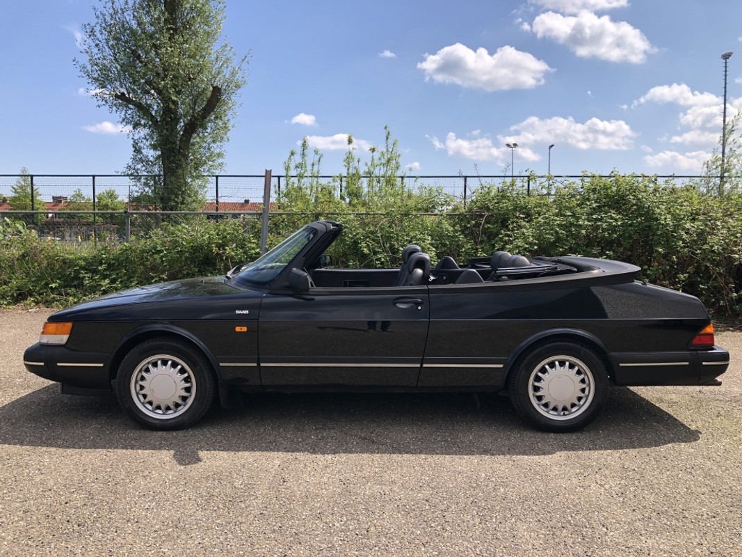 Saab 900