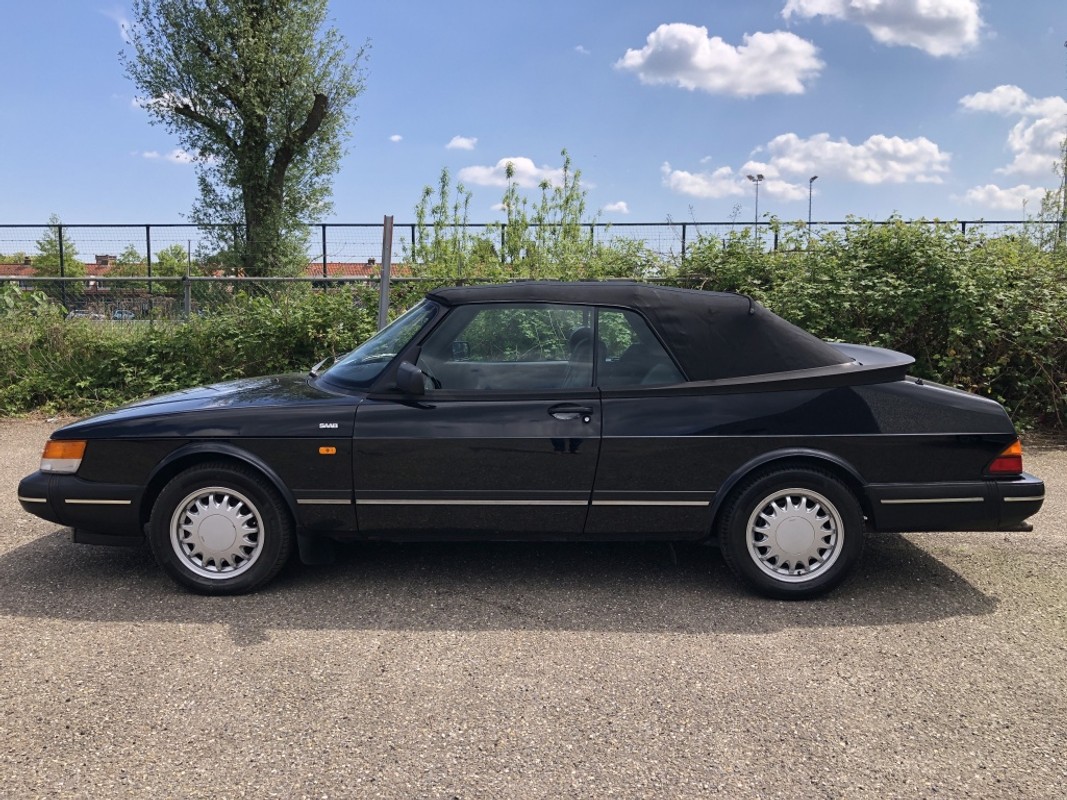 Saab 900