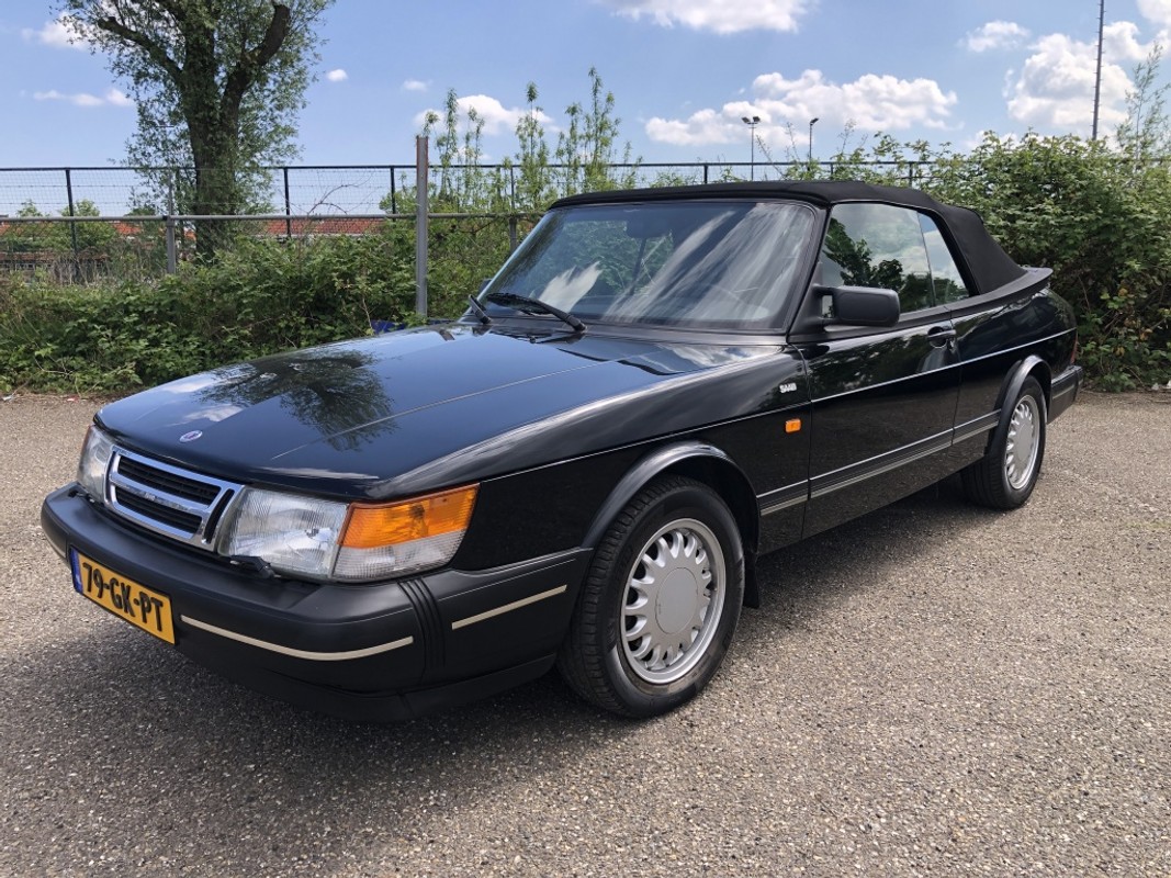 Saab 900