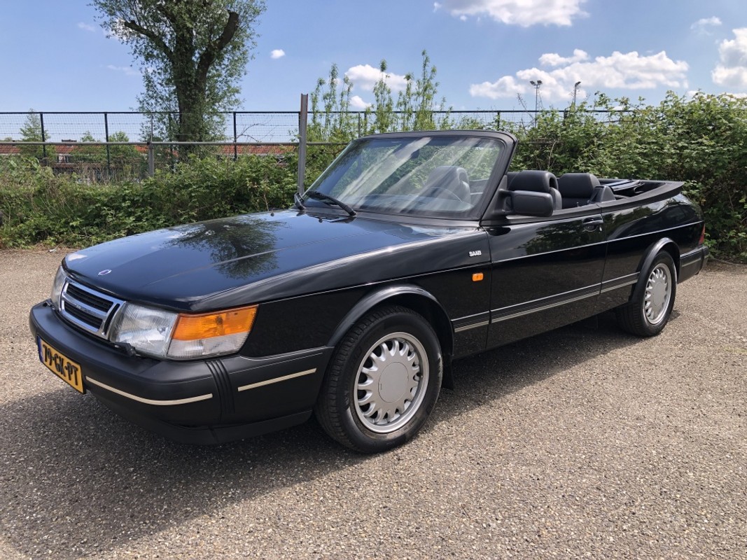 Saab 900