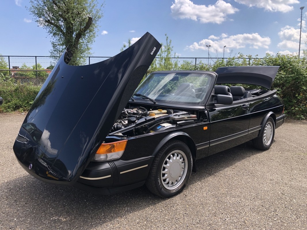 Saab 900