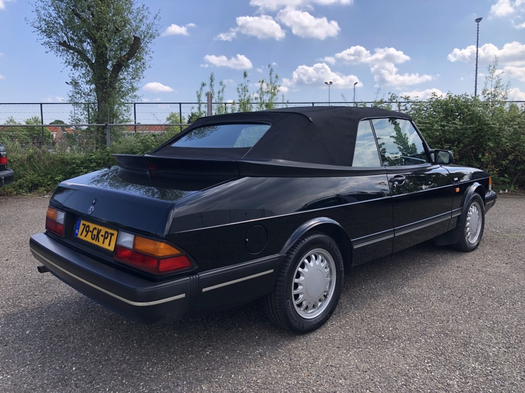 Saab 900
