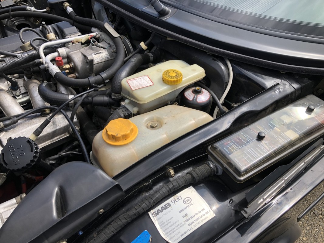 Saab 900