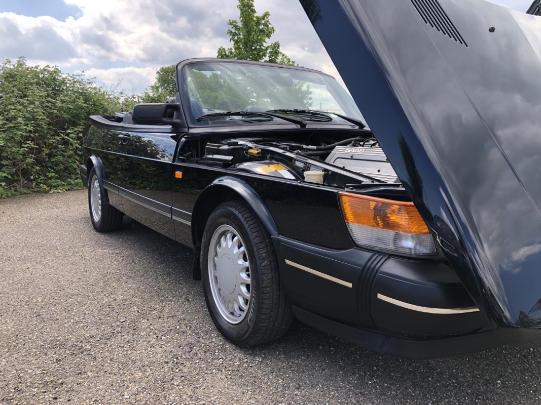 Saab 900