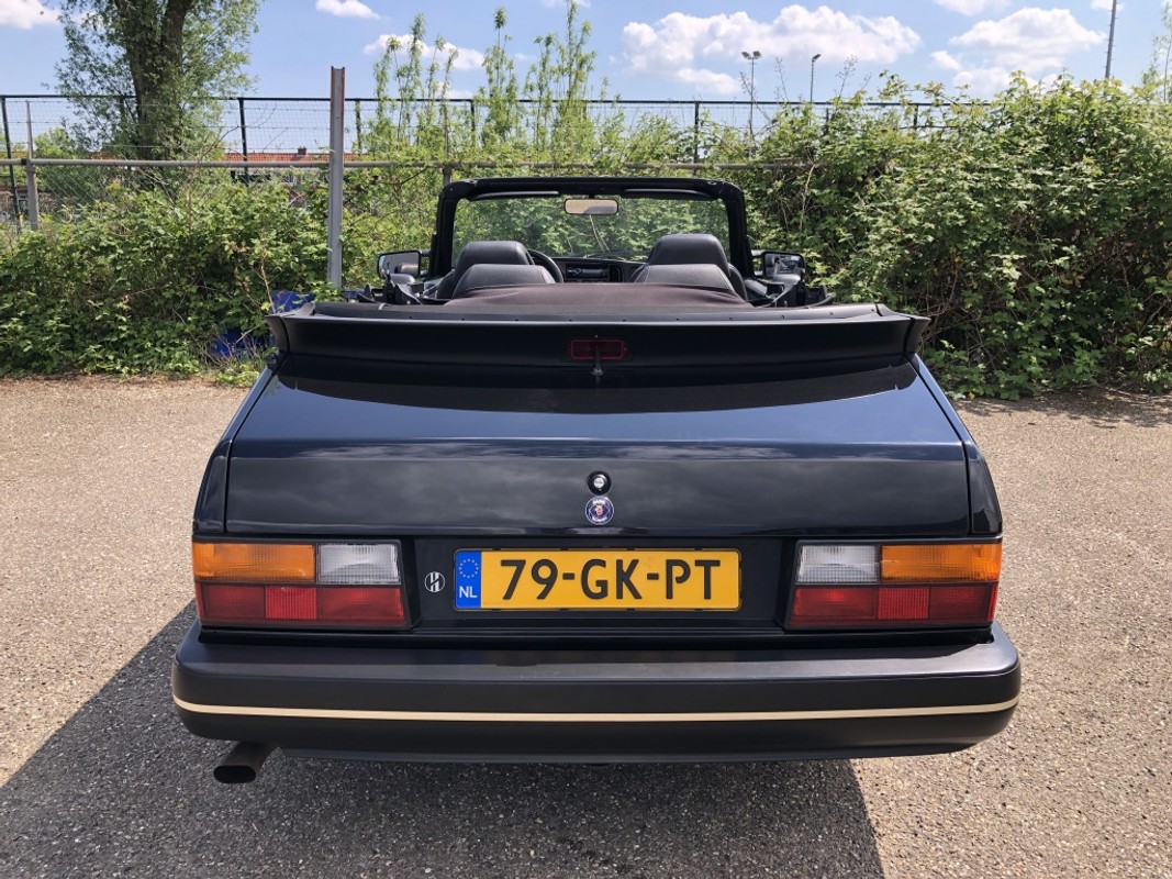 Saab 900