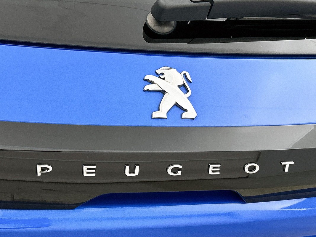 Peugeot e-208