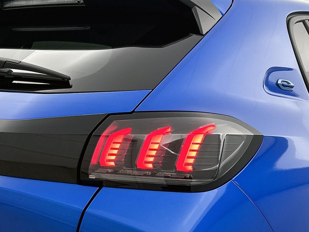 Peugeot e-208