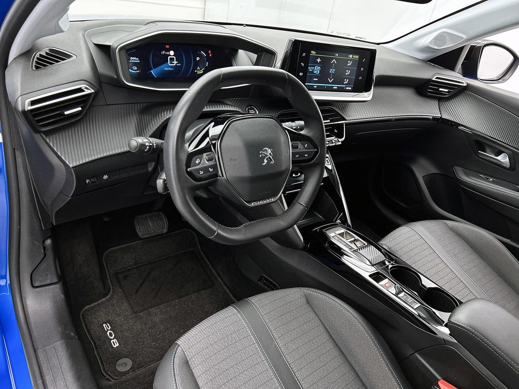 Peugeot e-208