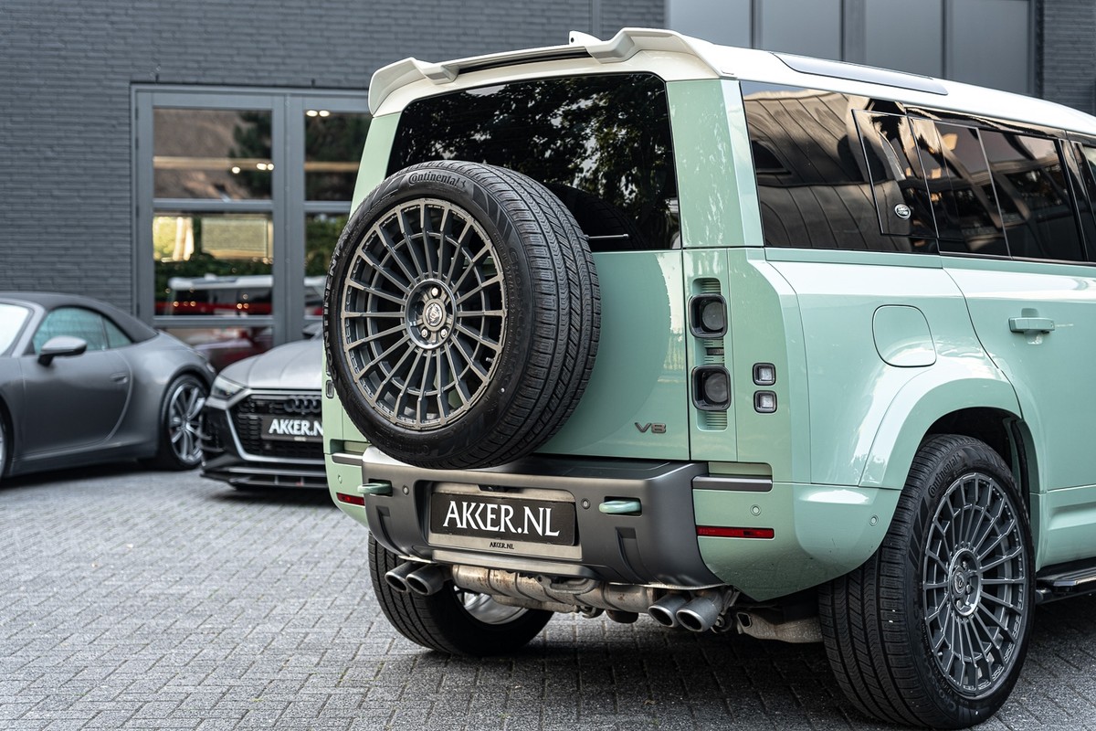Land Rover Defender