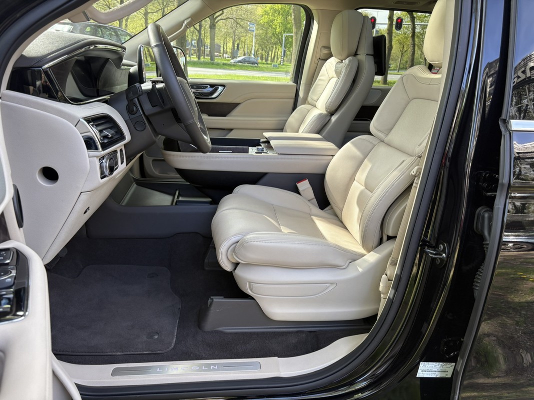 Lincoln Navigator