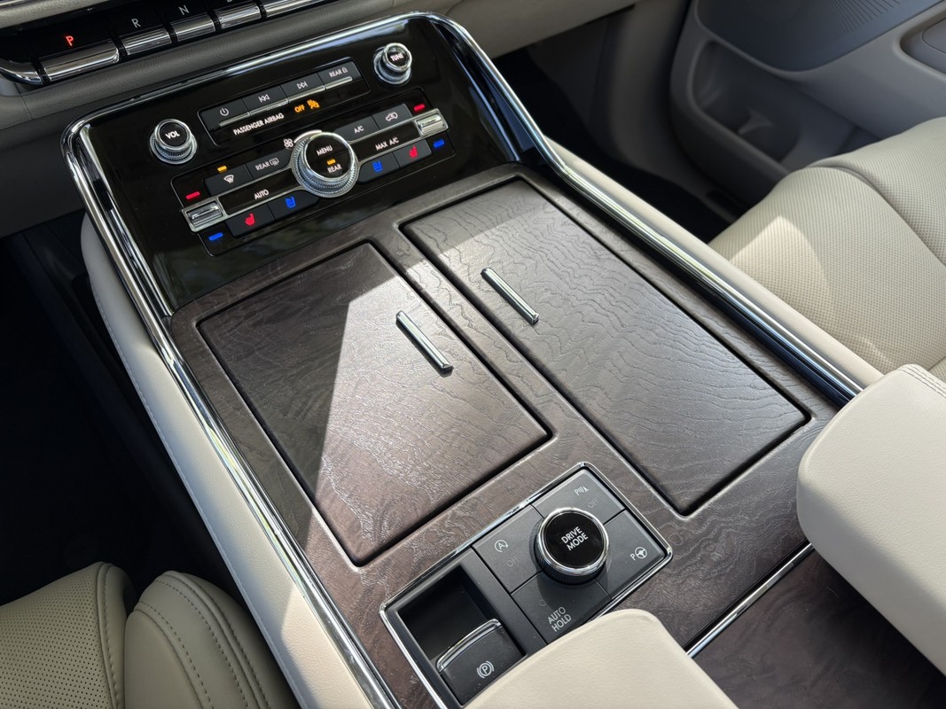 Lincoln Navigator