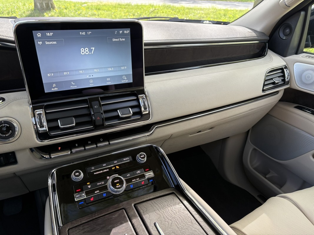 Lincoln Navigator