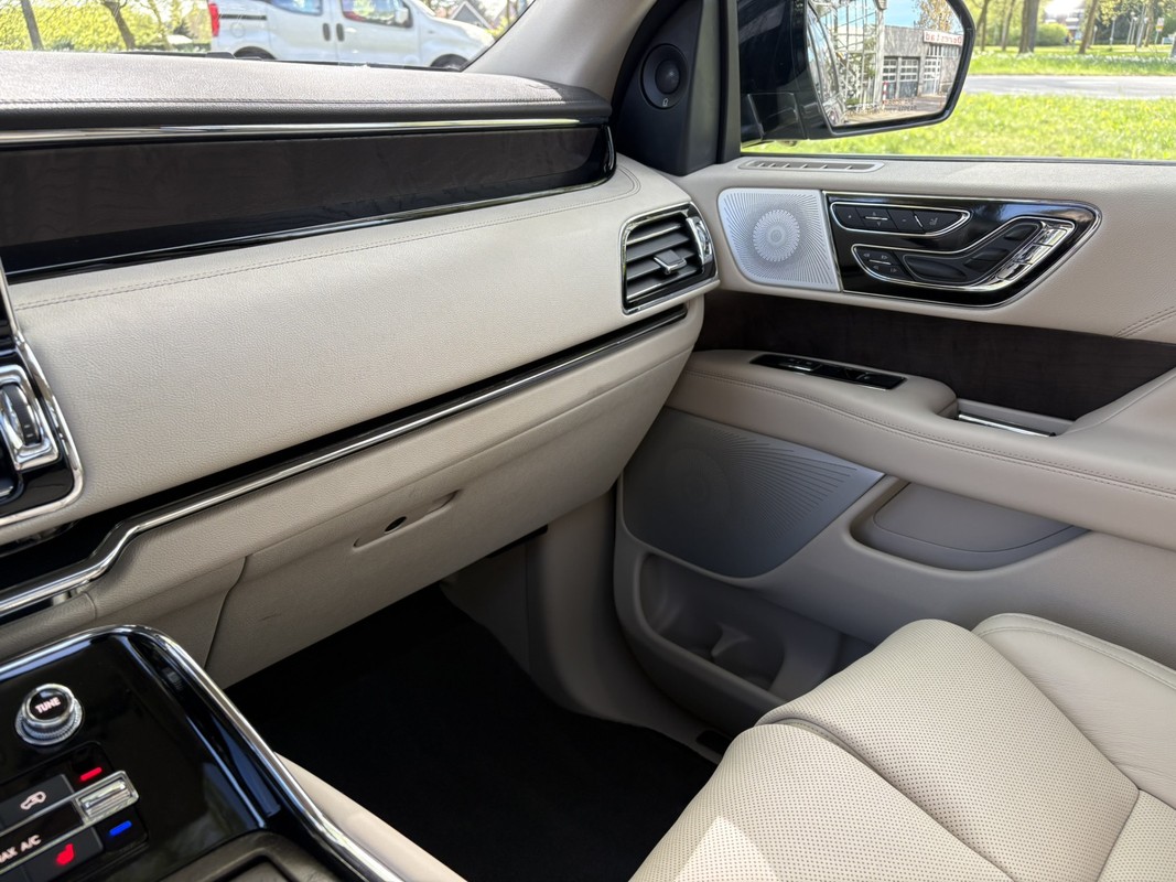 Lincoln Navigator